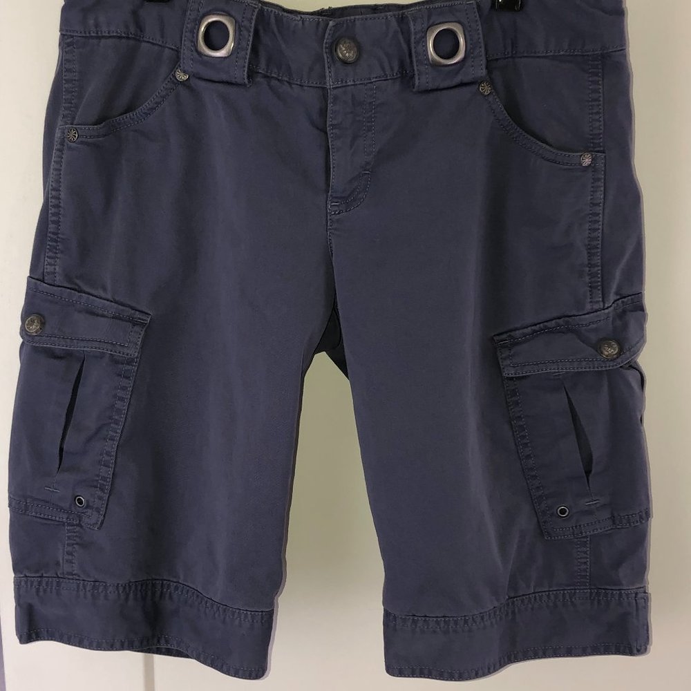Athleta Kick it Cargo bermuda shorts sz 4 VGUC